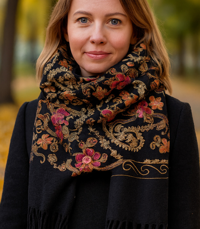 Women's folklore scarf with flower motif and tassels