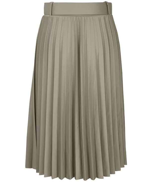 Fashionable pleated skirt with belt