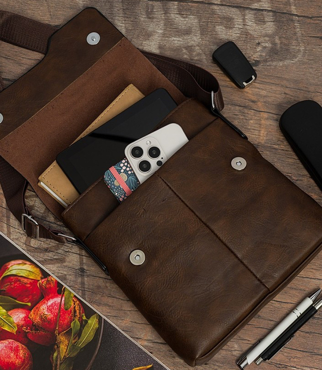 Men's SMALL rectangular padded bag elegant