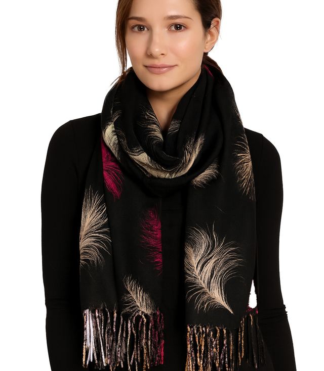 Elegant scarf with tassels