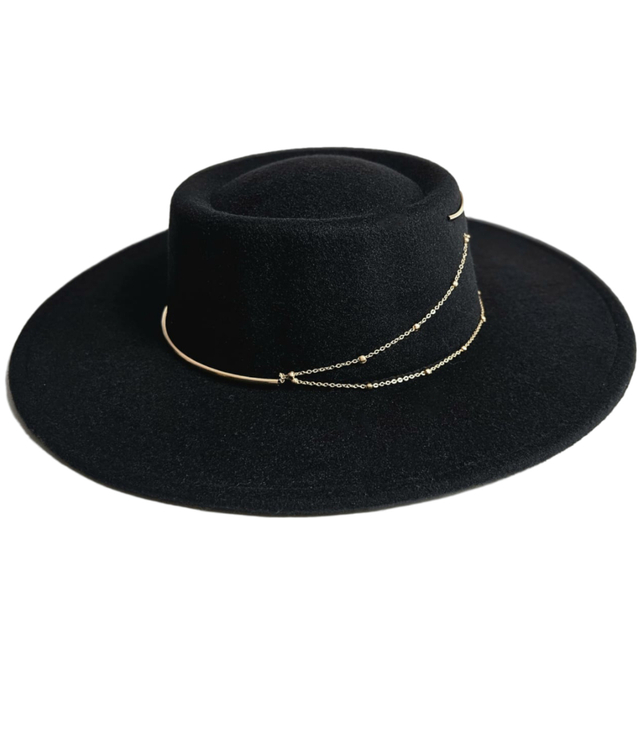 Elegant women's HAT with gold chains