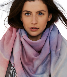 Women's scarf with elegant pattern 100x100