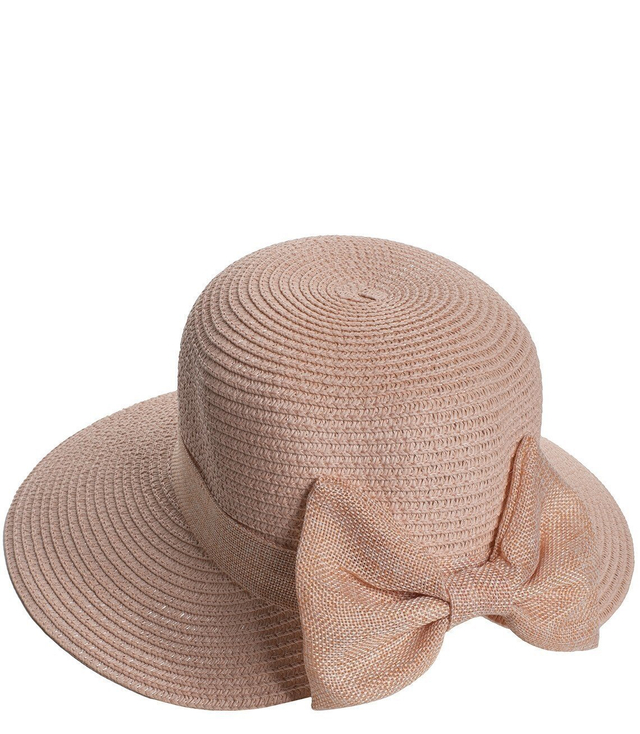 Elegant straw hat with a stylish bow