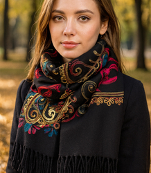 Szal damski z roślinnym ornamentem stylowy