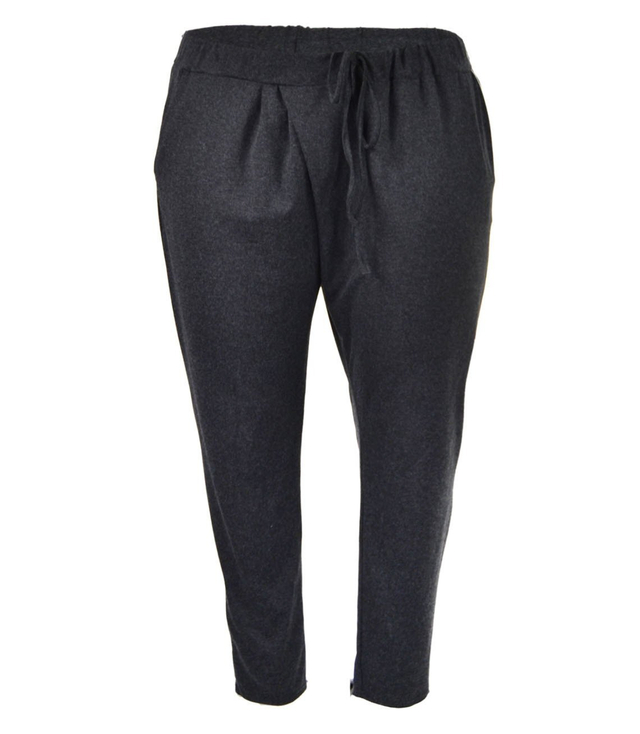 Women&#39;s fabric trousers with a BAGGY tab