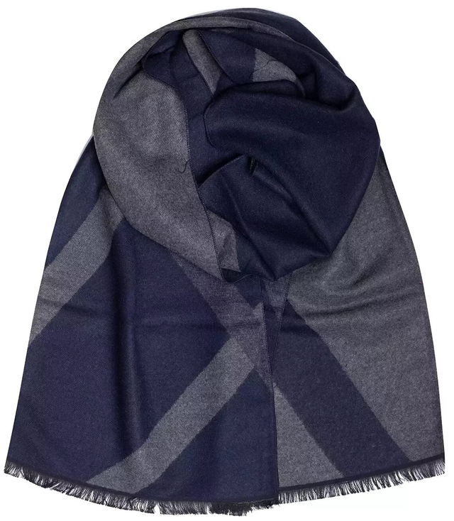 Men's scarf with tassels in patterns