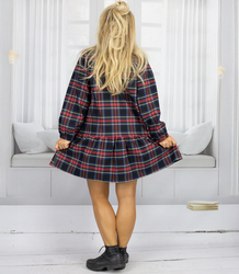 Rozkloszowana kobieca sukienka w kratkę