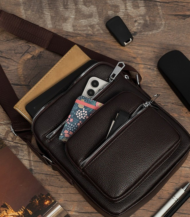 Men's SMALL rectangular padded bag elegant