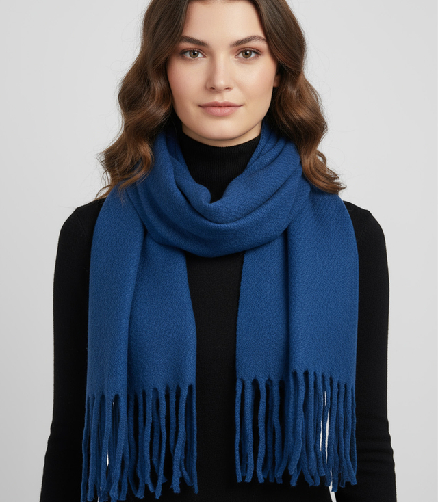 Elegant scarf with tassels in one color