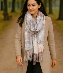 Women's scarf fashionable pattern with tassels