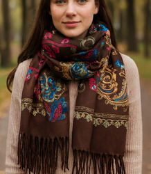 Szal damski z roślinnym ornamentem stylowy