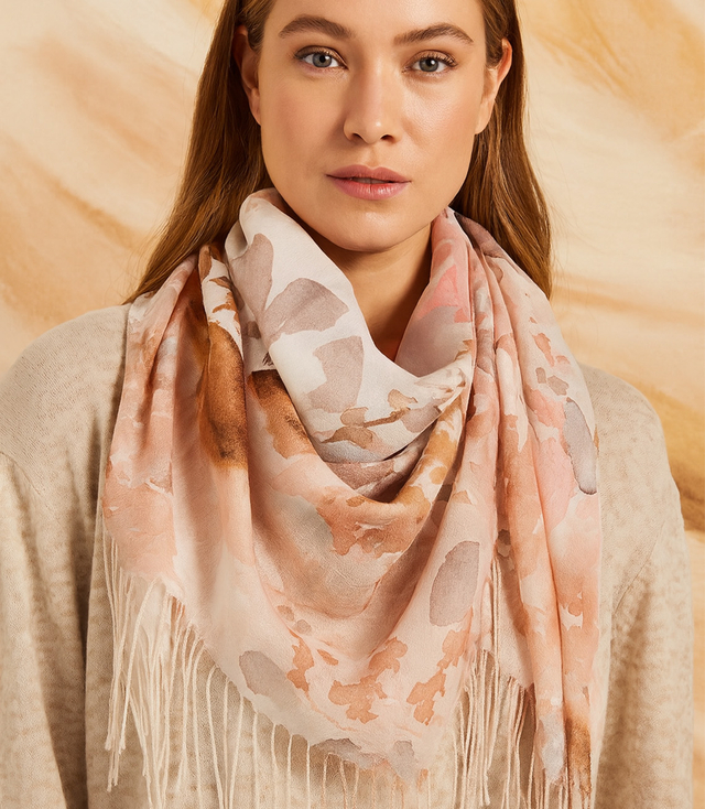 Women's scarf with floral pattern 100x100