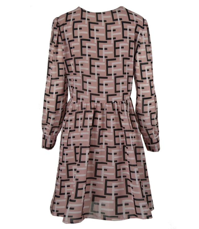 Subtle dress with a geometric pattern