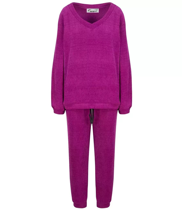 Women's corduroy tracksuit composed of a sweatshirt and trousers. Loose cut