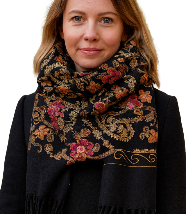 Women's folklore scarf with flower motif and tassels