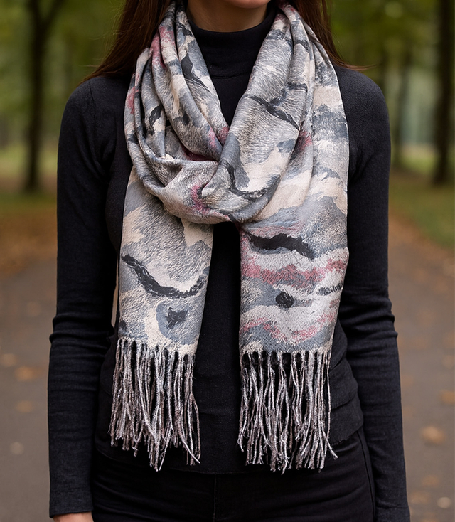 Women's scarf with geometric motif tassels