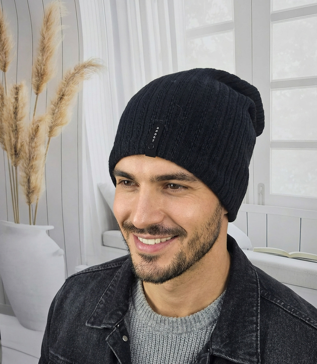 Dzianinowa czapka beanie z naszywką - styl i wygoda