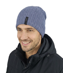 Dzianinowa czapka beanie z naszywką - styl i wygoda