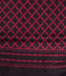 Men's scarf with tassels in patterns