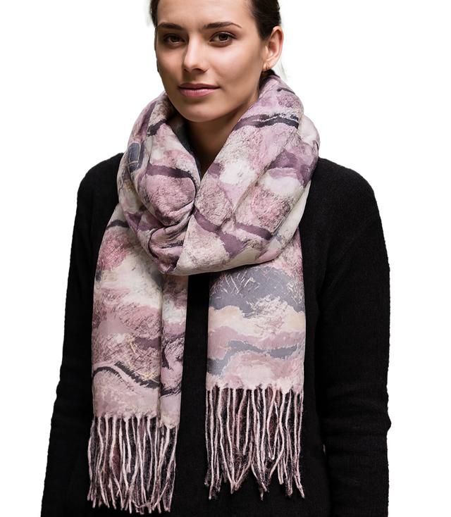 Women's scarf with geometric motif tassels