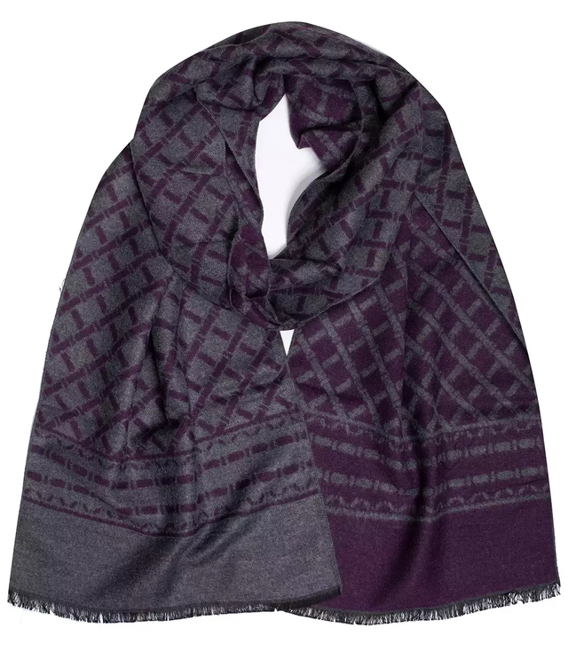 Men's scarf with tassels in patterns