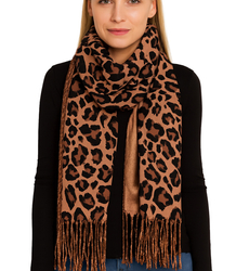Elegant scarf with tassels
