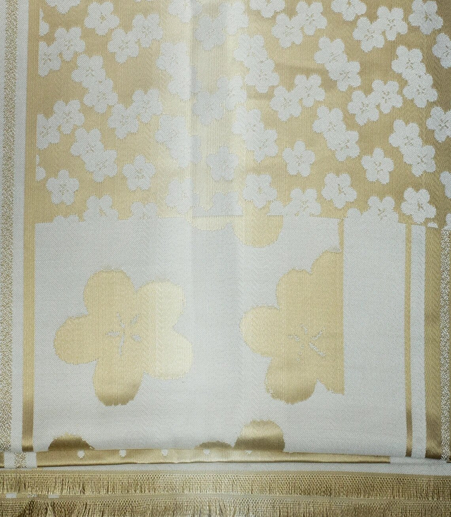 Elegant double-sided scarf with gold thread and floral pattern