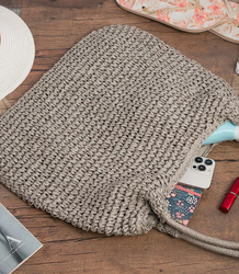 Large braided raffia shoulder bag 