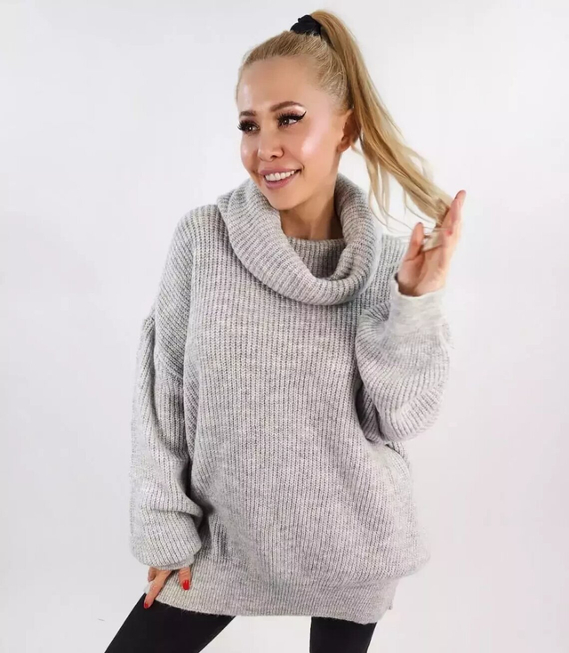 Smooth loose oversize turtleneck sweater