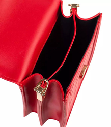 Small sachet bag with flap and quilted front