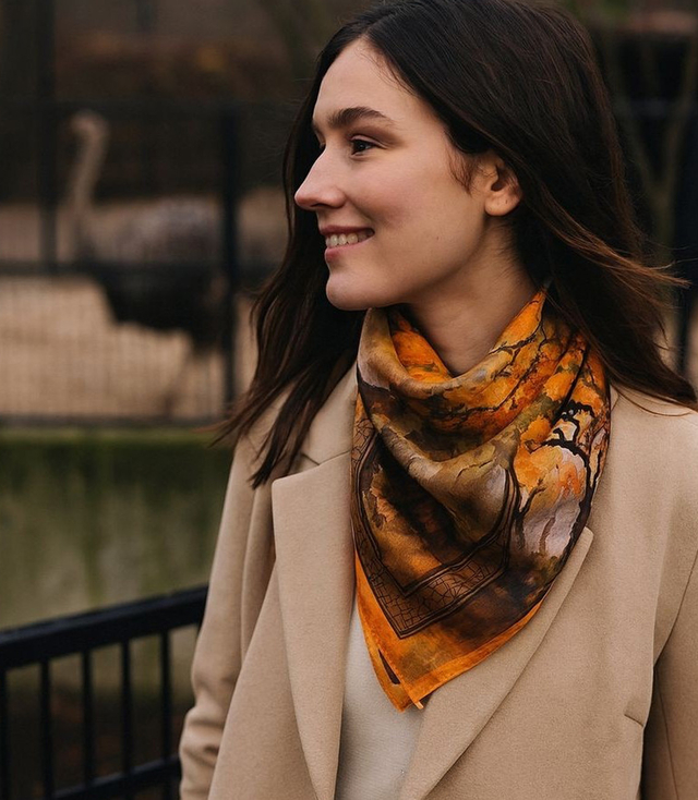 Elegant women's scarf with an insane 70x70 pattern