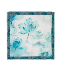 Elegant women's scarf with an insane 70x70 pattern