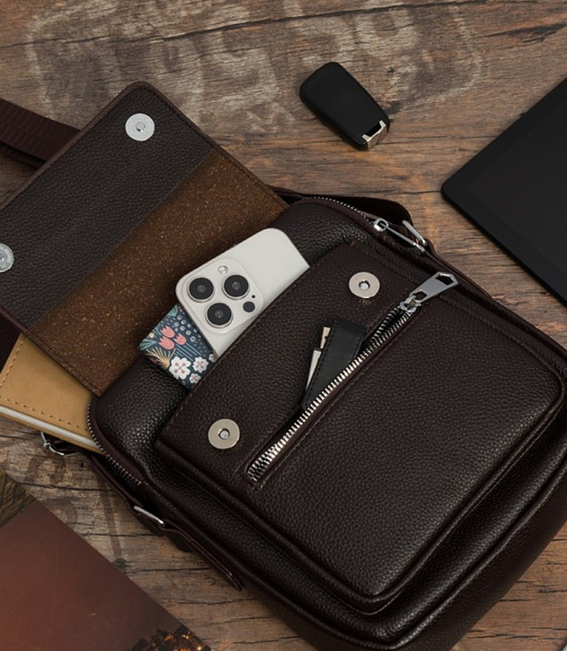 Men's SMALL rectangular padded bag elegant