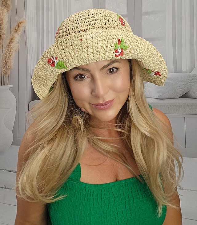 Kapelusz damski letni słomkowy z haftem truskawek BUCKET HAT 