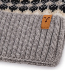 Warm women's cap with pom-pom in Norwegian pattern autumn winter