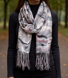 Women's scarf with geometric motif tassels