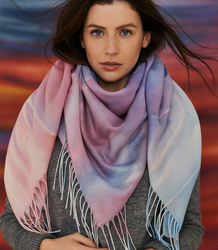 Women's scarf with elegant pattern 100x100