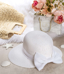 Elegant straw hat with a stylish bow