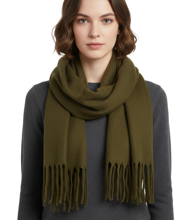 Elegant scarf with tassels in one color