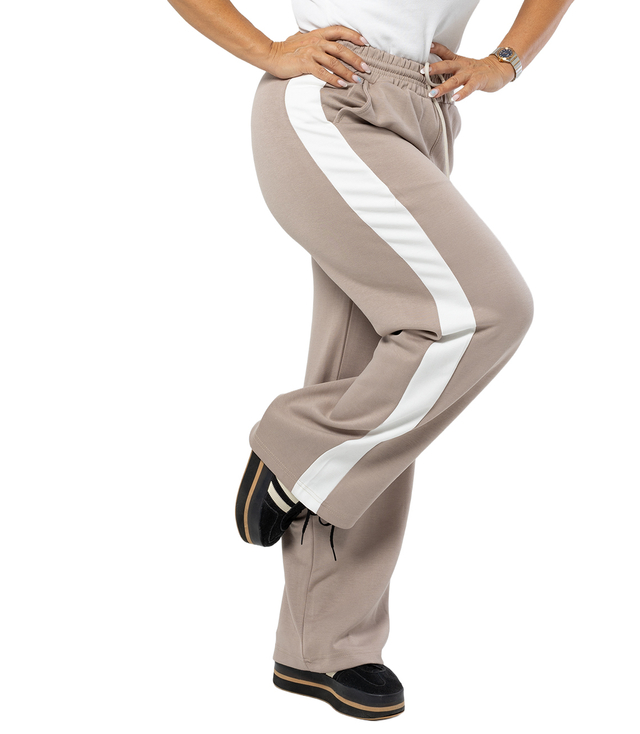 Comfortable sweatpants with white piping LEXI