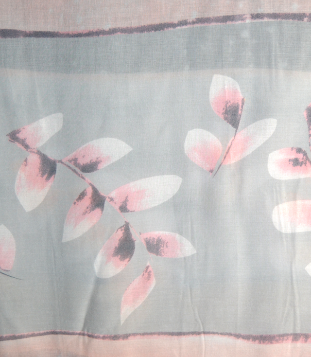 Delikatny długi piękny szal