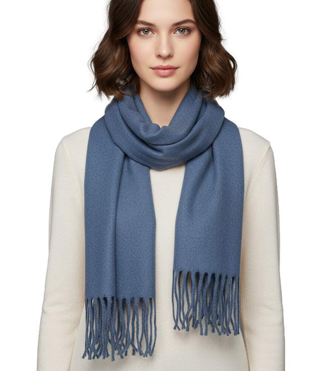 Elegant scarf with tassels in one color