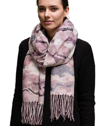 Women's scarf with geometric motif tassels