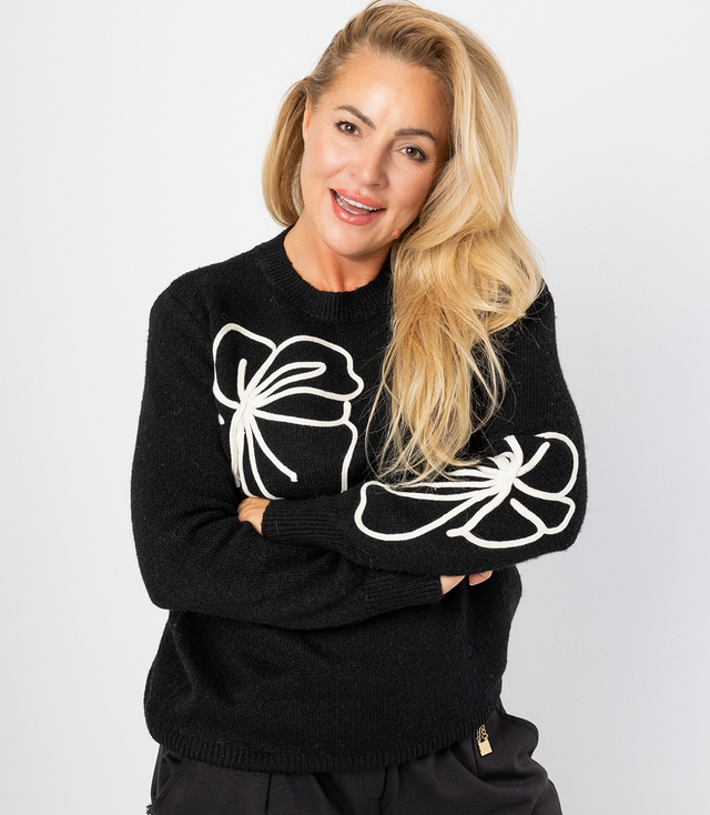 Classic women's sweater with 3D flower applique CLASSIC BLOOM