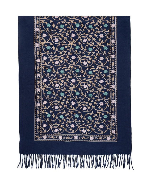 Women's patterned shawl with tassels 