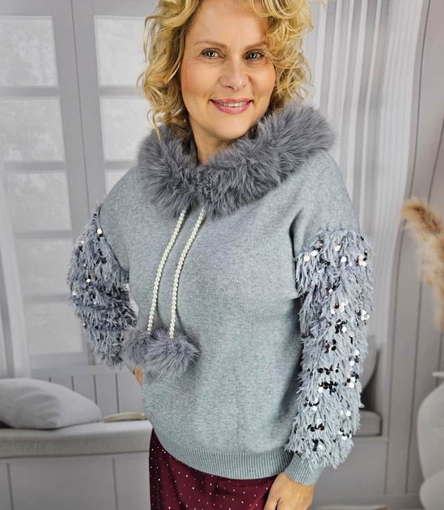 Warm sweater sweatshirt with hood, detachable fur and feathers BOMBAY