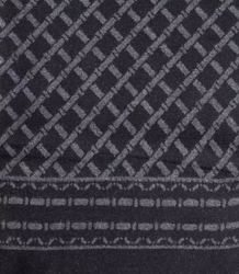 Men's scarf with tassels in patterns