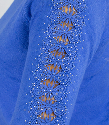 Sukienka dzianinowa z ażurowymi rękawami i kieszeniami