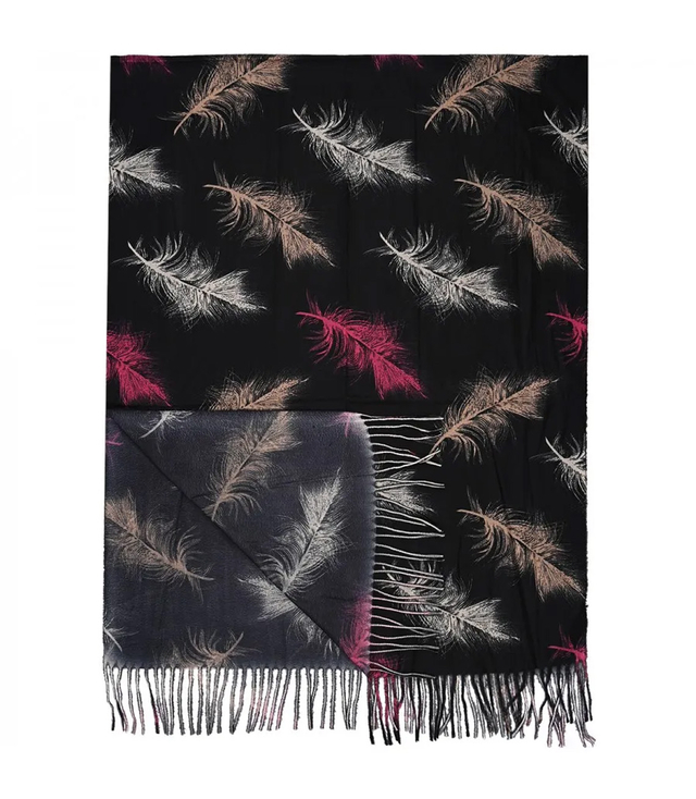 Elegant scarf with tassels