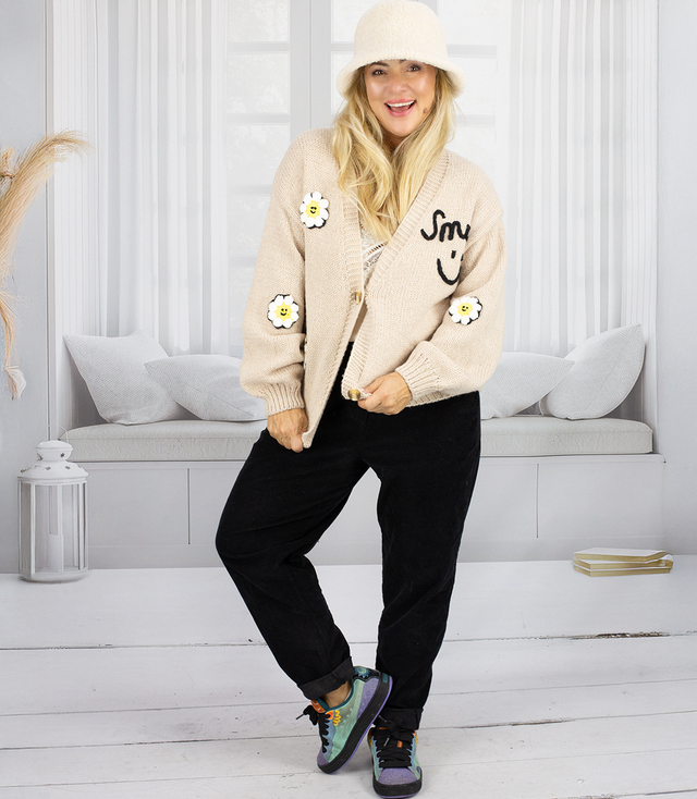 Fashionable sweater cardigan with button patches